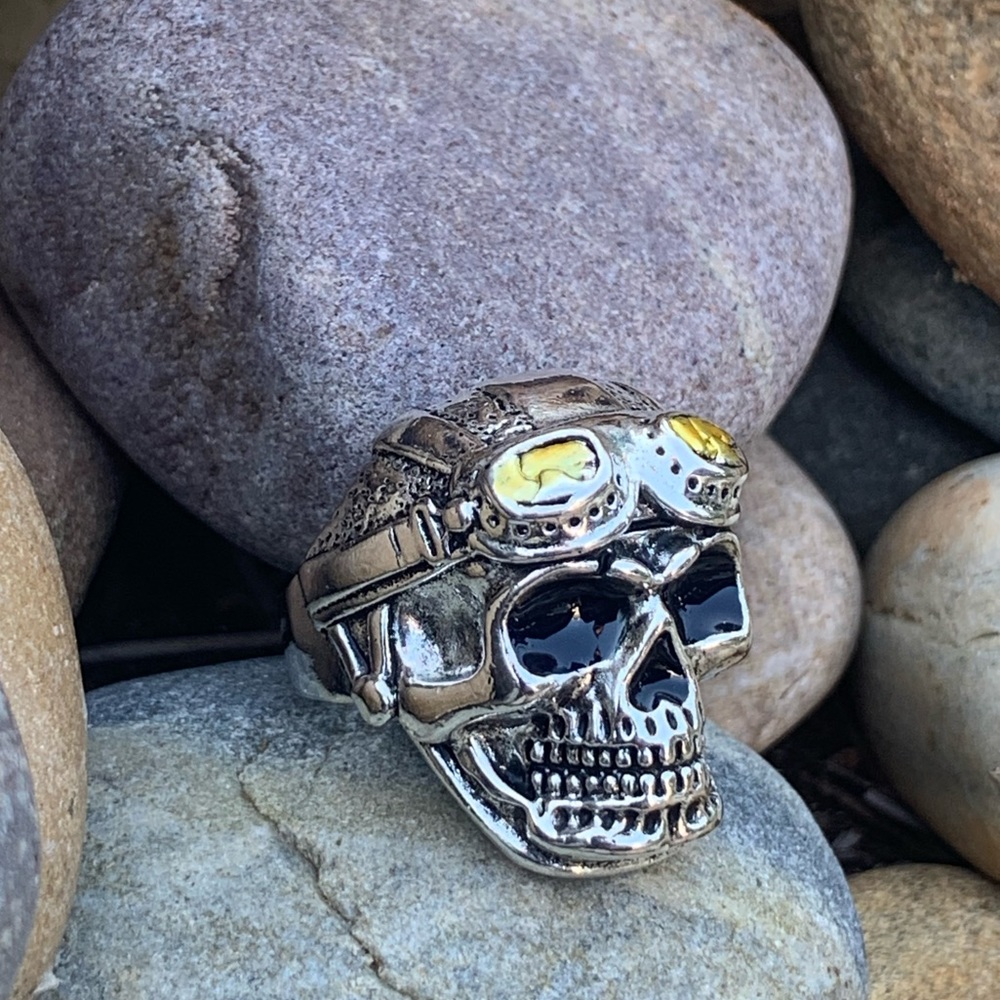 Biker Skull Ring - Picture 9 of 9